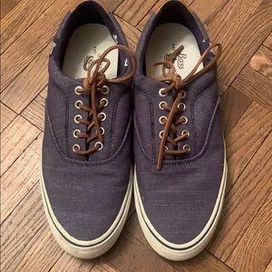 Men’s Bass sneakers!